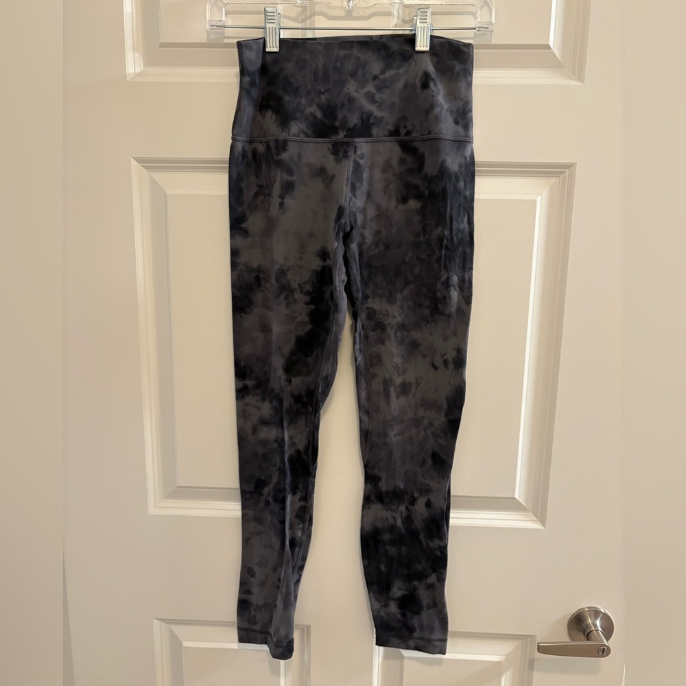 Lululemon Athletica Black and Gray Leggings Sleek and Modern